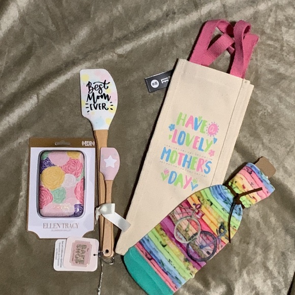 MOTHER’S DAY BUNDLE 🩷🍷🎉- 4 Great Items for that Special Mom in your life! - Picture 9 of 9